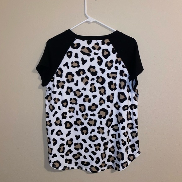 Leopard print baseball style top, size xl - Picture 3 of 3